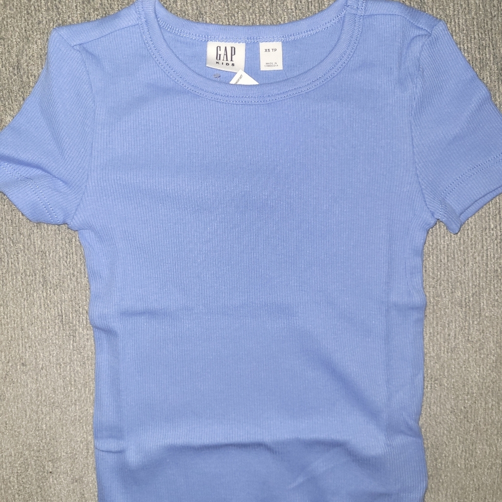 NWT - S (6-7) Girls Gap T-Shirt